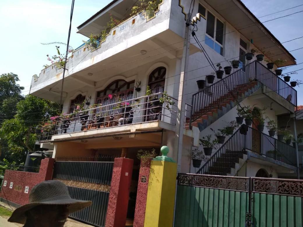 Daffon Guest House Negombo Luaran gambar